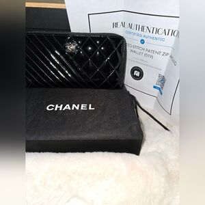NWOT AUTHENTIC Chanel Black Patent Leather Zip-around Wallet